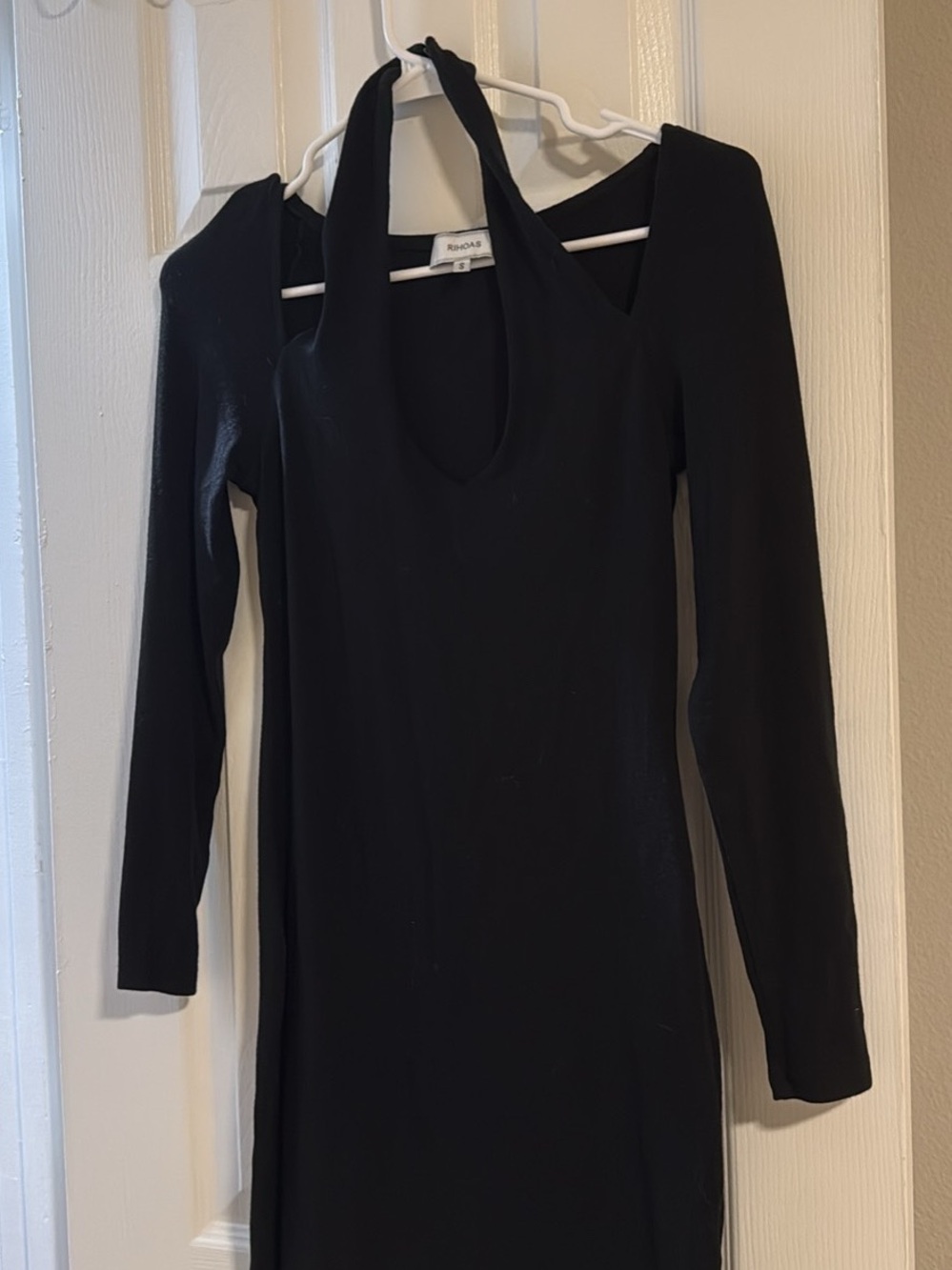 RIHOAS Black Long-Sleeve Halter-Style Bodycon Dress